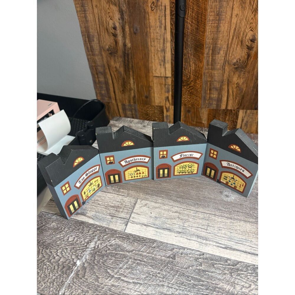 Lot of 4 The Cat’s Meow Village,